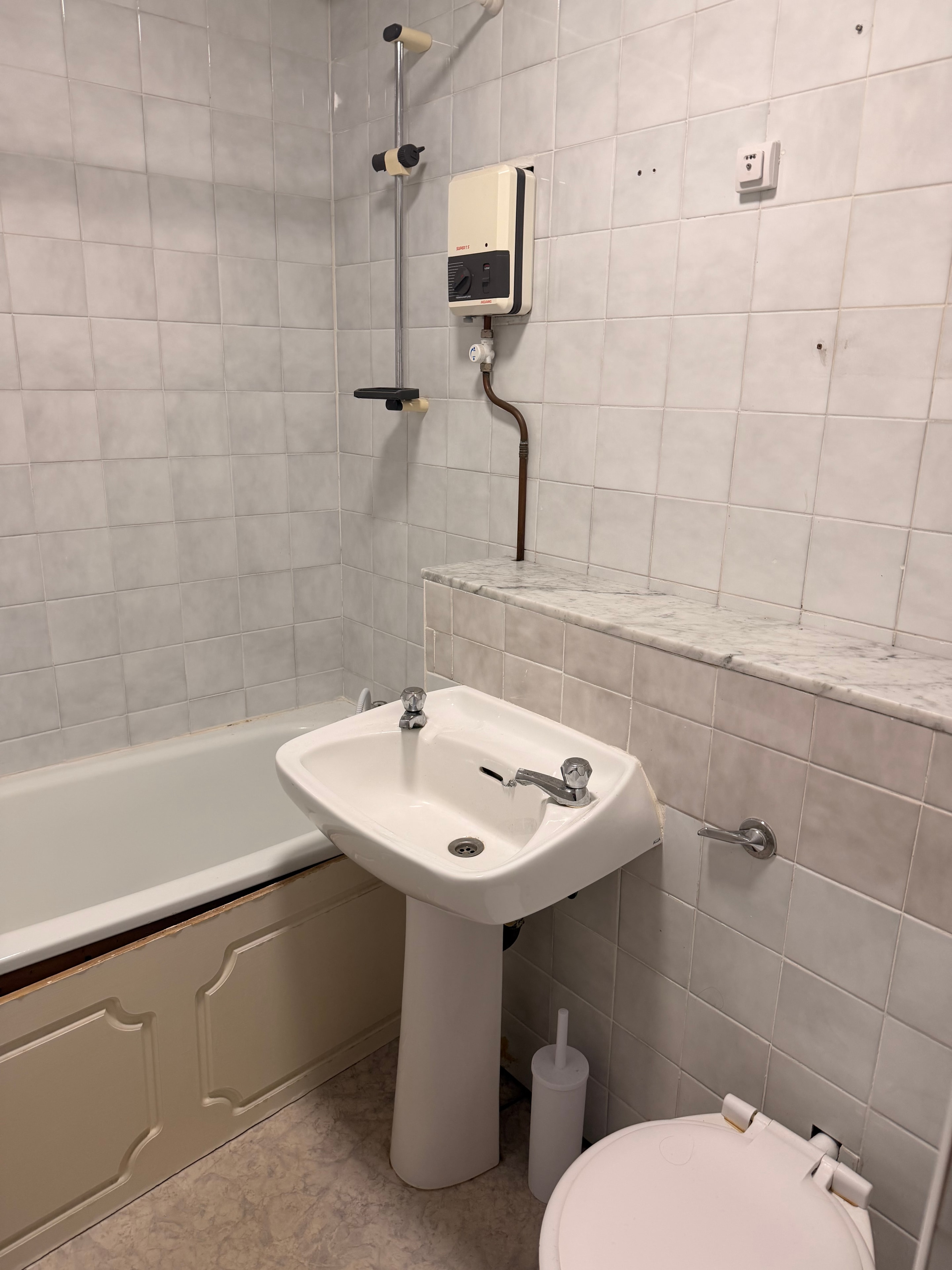 Bathroom renovation Pinner — project photo 3